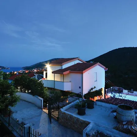 Dom wakacyjny In With Sauna Vinišće