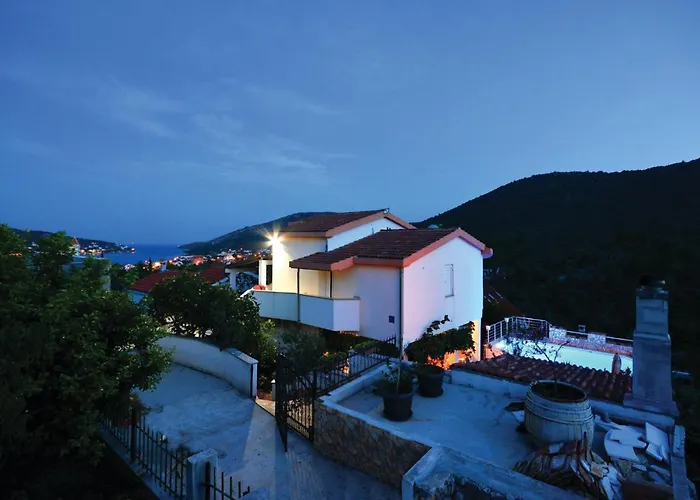Dom wakacyjny In With Sauna Vinišće